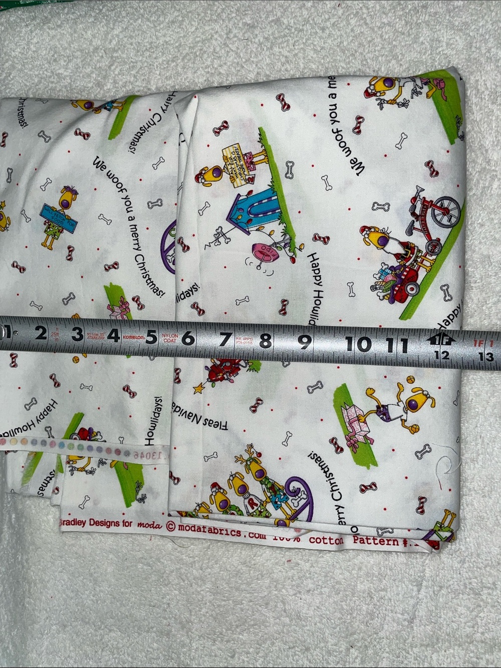 4-5 LB MIXED CHRISTMAS FABRIC BUNDLE • USABLE PIECES • CRAFT & SEWING D8 - Picture 9 of 10
